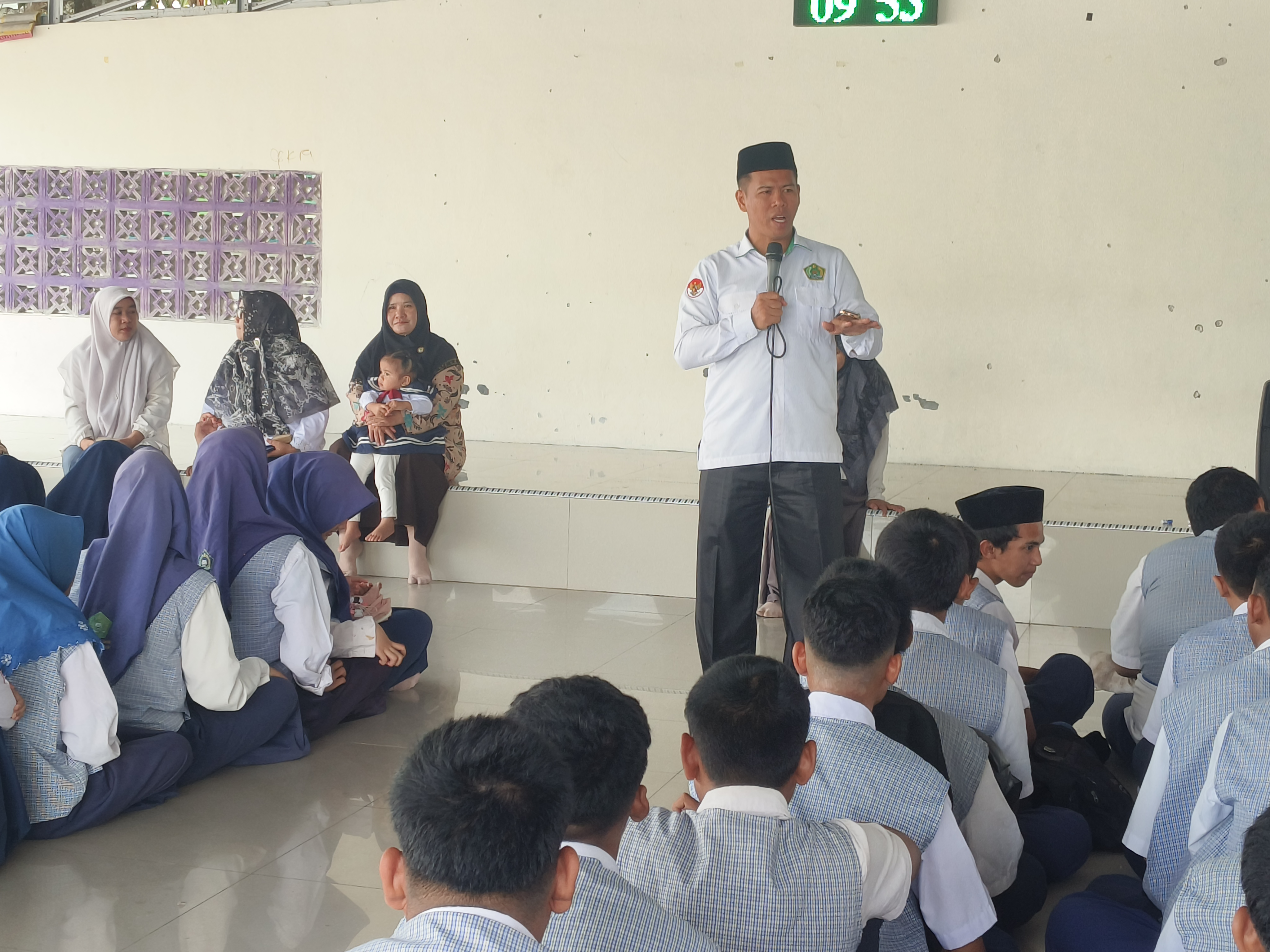 Penuh Haru dan Kebahagiaan, 108 Siswa MTs Darul Amin Dinyatakan Lulus Penuh Haru dan Kebahagiaan, 108 Siswa MTs Darul Amin Dinyatakan Lulus